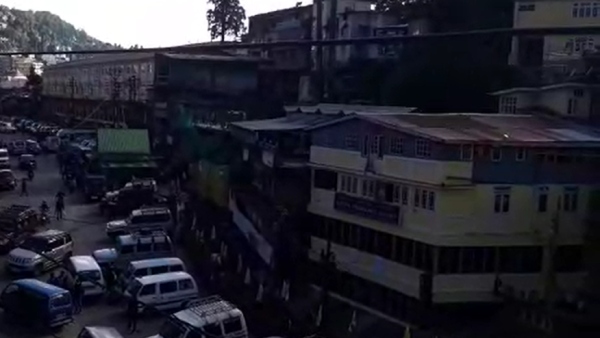 দার্জিলিঙে একাধিক বাড়িতে ফাটল দার্জিলিঙে একাধিক বাড়িতে ফাটল