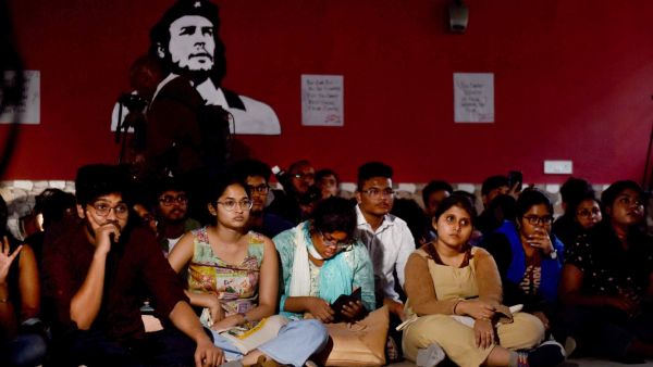 একাধিক বিশ্ববিদ্যালয়ে দেখানো হয়েছে এই তথ্যচিত্র একাধিক বিশ্ববিদ্যালয়ে দেখানো হয়েছে এই তথ্যচিত্র