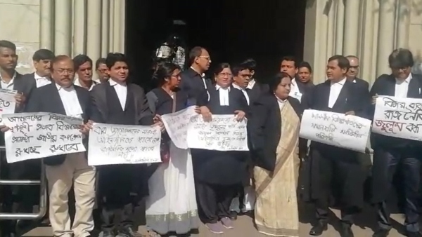 বয়কটে অনড় একাংশ