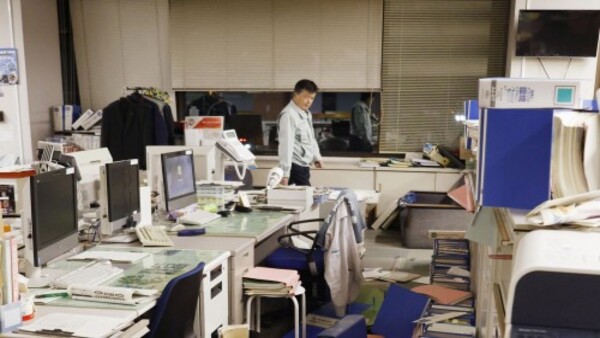 রীতিমত আতঙ্ক ছড়িয়ে পড়ে। রীতিমত আতঙ্ক ছড়িয়ে পড়ে।