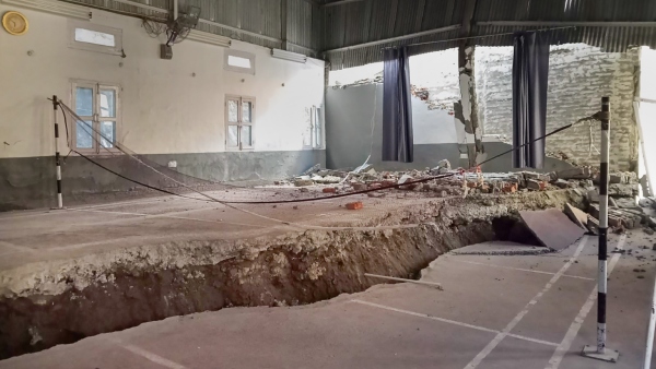 ঘর ছাড়া অসংখ্য মানুষ