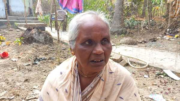 পাড়া প্রতিবেশীদের পাশে দাঁড়াতেন পাড়া প্রতিবেশীদের পাশে দাঁড়াতেন