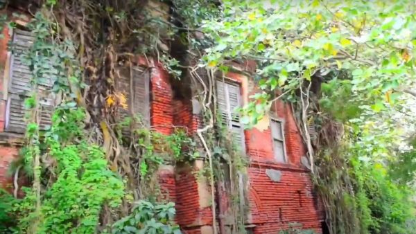 কেন ভুতুড়ে বাড়ি বলা হয় কেন ভুতুড়ে বাড়ি বলা হয়