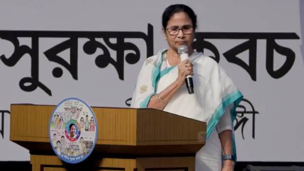 দিদির সুরক্ষা কবচ কর্মসূচিতে বিক্ষোভের মাঝেই মমতার সফর