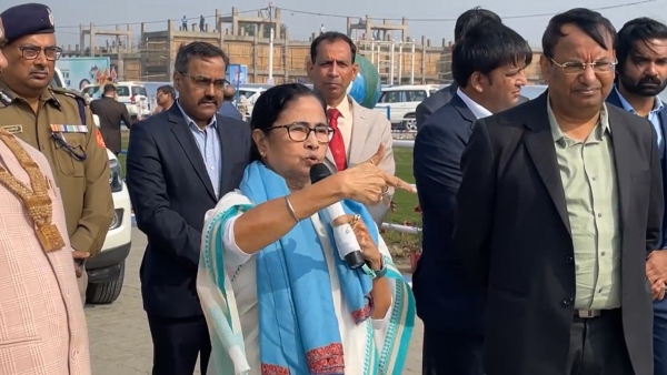 কেন্দ্রকে নিশানা মমতার