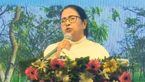 নিয়োগে আইনি জটিলতা নিয়ে কেন্দ্রকে নিশানা
