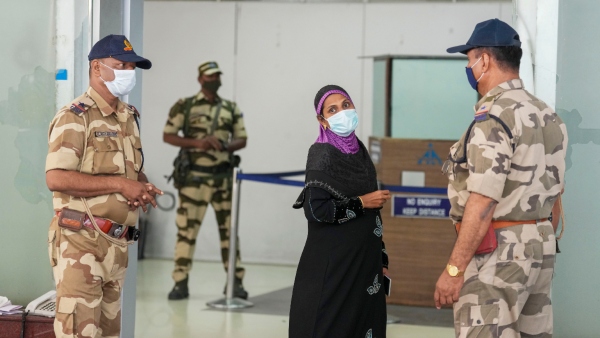 হঠাত করোনা সংক্রমণ বাড়ছে 