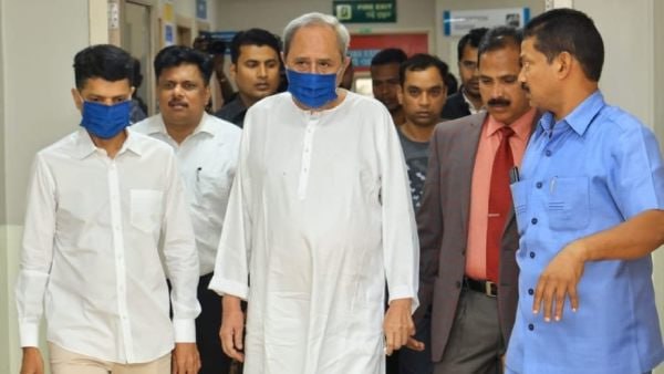 ভিড়ের মধ্যে থেকে গুলি ভিড়ের মধ্যে থেকে গুলি