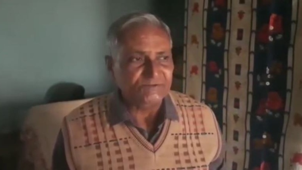 বিড়রা গ্রামের যে জায়গায় দাঁড়িয়ে বক্তব্য সেখানে মূর্তিস্থাপন 