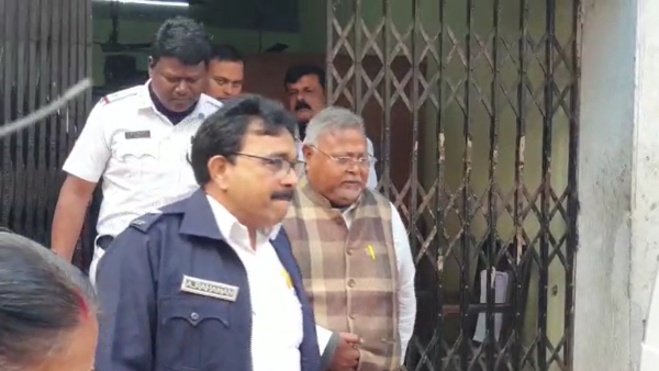 পার্থ চট্টোপাধ্যায়ের বিরুদ্ধেও ধিক্কার স্লোগান উঠল 