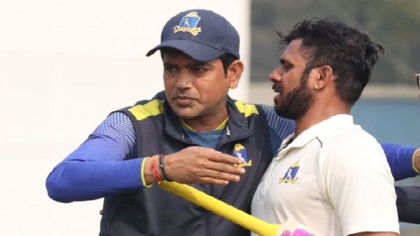 বোলারদের নিয়ে বৈঠকে লক্ষ্মী-মনোজ বোলারদের নিয়ে বৈঠকে লক্ষ্মী-মনোজ