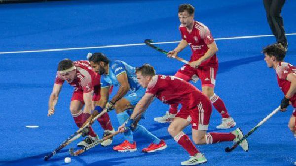 হকি বিশ্বকাপে ভারত-ইংল্যান্ড ম্যাচে জমজমাট লড়াই হকি বিশ্বকাপে ভারত-ইংল্যান্ড ম্যাচে জমজমাট লড়াই