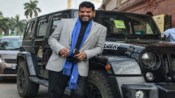 দাপুটে নেতা দাপুটে নেতা