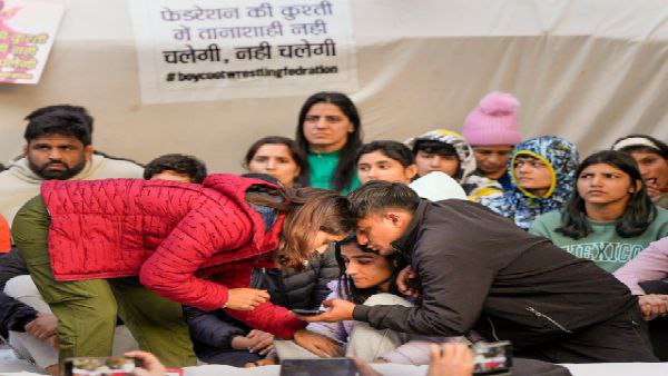 মহিলা কমিশন বিস্মিত