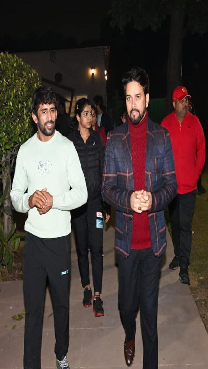 অনুরাগের সঙ্গে কুস্তিগীরদের বৈঠক