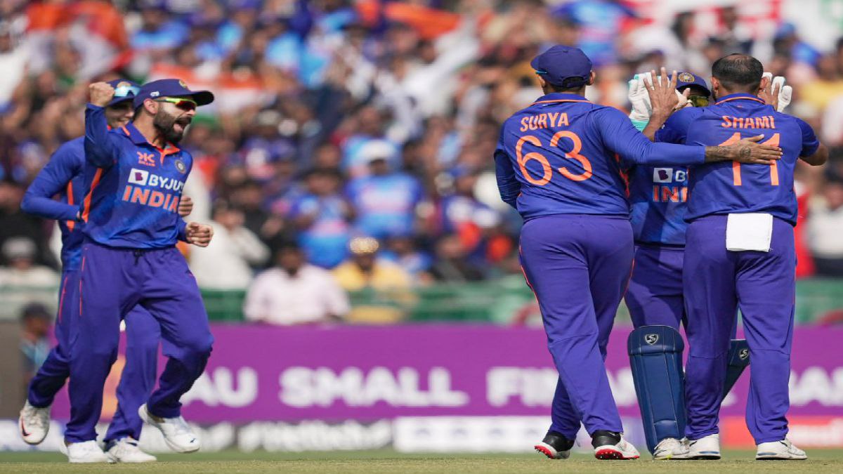 ব্যাটিং বিপর্যয়ে নিউজিল্যান্ড ব্যাটিং বিপর্যয়ে নিউজিল্যান্ড