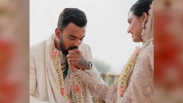 ক্রিকেটাররা আসতে পারেননি ক্রিকেটাররা আসতে পারেননি