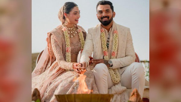 ঘরোয়া অনুষ্ঠান ঘরোয়া অনুষ্ঠান