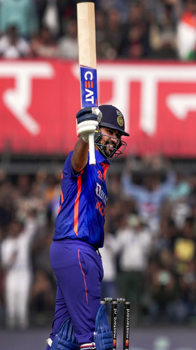 তিন বছর পর শতরান রোহিতের তিন বছর পর শতরান রোহিতের