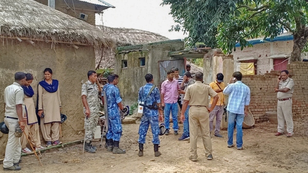 TMC: পঞ্চায়েত ভোটের আগে উত্তেজনা কেতুগ্রামে, দিনের আলোয় তৃণমূল কংগ্রেস কর্মীকে গুলি করে খুন TMC: পঞ্চায়েত ভোটের আগে উত্তেজনা কেতুগ্রামে, দিনের আলোয় তৃণমূল কংগ্রেস কর্মীকে গুলি করে খুন