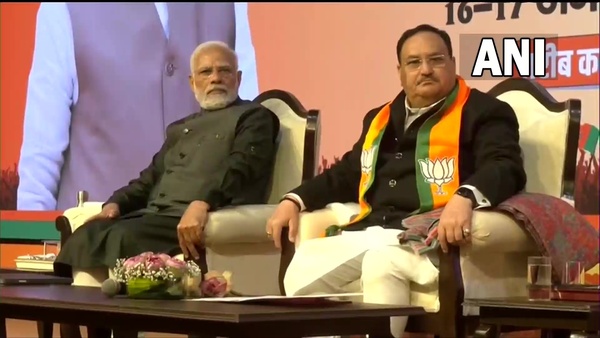 সুকান্ত মজুমদারকে থামিয়ে কথা মোদীর সুকান্ত মজুমদারকে থামিয়ে কথা মোদীর