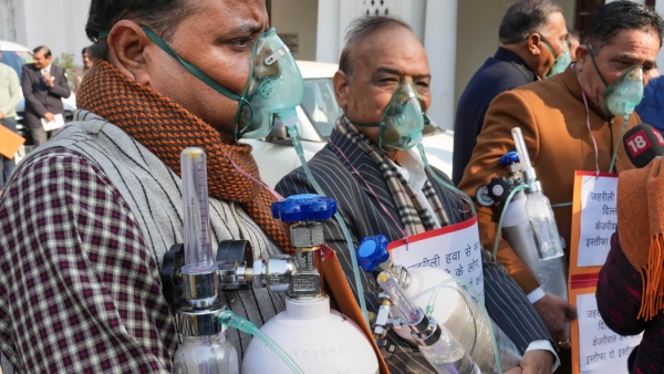  নিরাপত্তায় গাফিলতির অভিযোগ অধ্যক্ষের