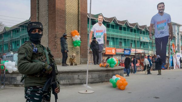 তুষারপাত উপেক্ষা করে রাহুল গান্ধীর সমাবেশে ভিড়