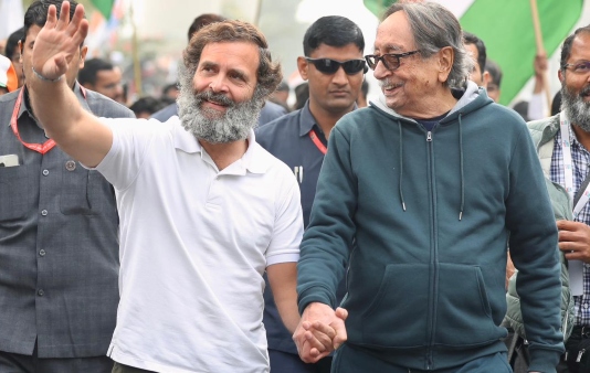 রাহুলের ভারত জোড়ো যাত্রায় পা মেলালেন ‘র’-এর প্রাক্তন প্রধান রাহুলের ভারত জোড়ো যাত্রায় পা মেলালেন ‘র’-এর প্রাক্তন প্রধান