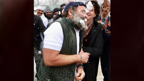 ছোটোবেলার দিনে ফিরে গেলেন রাহুল-প্রিয়াঙ্কা ছোটোবেলার দিনে ফিরে গেলেন রাহুল-প্রিয়াঙ্কা