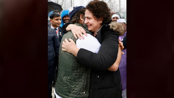 রাহুল-প্রিয়াঙ্কার স্নো-বল ফাইটে নয়ানিভিরাম দৃশ্য রাহুল-প্রিয়াঙ্কার স্নো-বল ফাইটে নয়ানিভিরাম দৃশ্য
