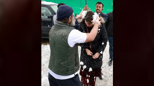 চক্ষু সার্থক ভাইবোনের আদুরে খুনসুটিতে চক্ষু সার্থক ভাইবোনের আদুরে খুনসুটিতে