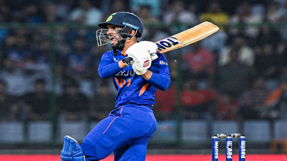 ছিটকে গেলেন ঋতুরাজ