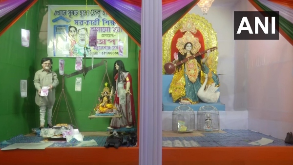 সরস্বতী পুজোর মণ্ডপে অপা