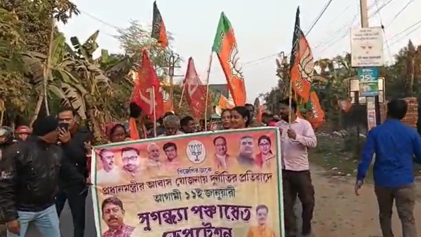 পরিকল্পিতভাবে ঝান্ডা কুড়িয়ে এনে মিছিল পরিকল্পিতভাবে ঝান্ডা কুড়িয়ে এনে মিছিল