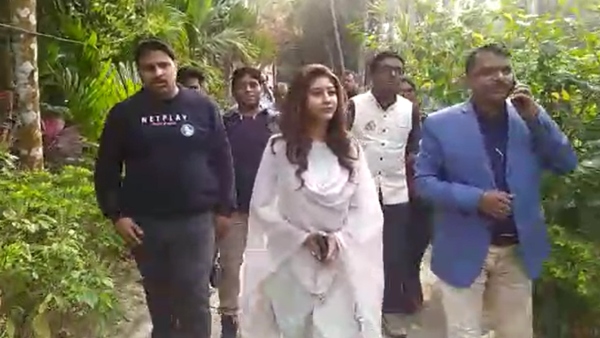 সিপিএম নেতা সুজন চক্রবর্তীর বাড়িতে তৃণমূল বিধায়ক সিপিএম নেতা সুজন চক্রবর্তীর বাড়িতে তৃণমূল বিধায়ক