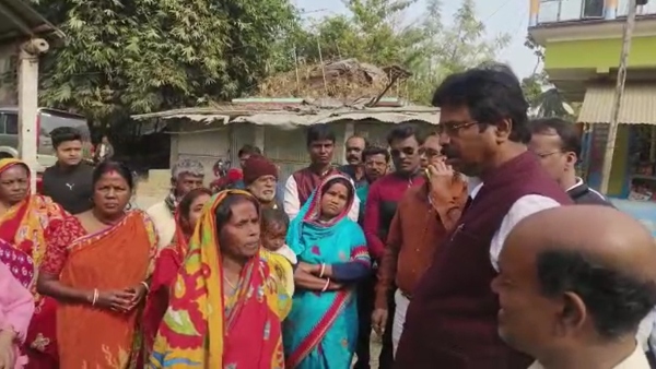 ব্যবসায়ীদের ক্ষোভের কথা শুনে 