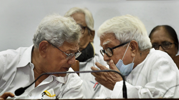 বিপজ্জনক বিনিয়োগ খুঁজতে তদন্ত কমিটি গঠনের দাবি বিপজ্জনক বিনিয়োগ খুঁজতে তদন্ত কমিটি গঠনের দাবি