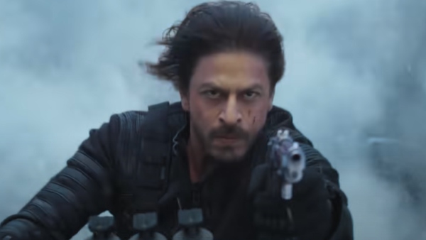 পাঠান জ্বরে কাঁপছে দেশ