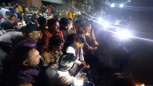 পুলিশের চোখকে ফাঁকি দিয়েই গঙ্গা আরোতি করলেন সুকান্ত! পুলিশের চোখকে ফাঁকি দিয়েই গঙ্গা আরোতি করলেন সুকান্ত!