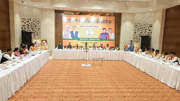 আলোচনার মাধ্যমে বিতর্ক অবসানের ডাক আলোচনার মাধ্যমে বিতর্ক অবসানের ডাক