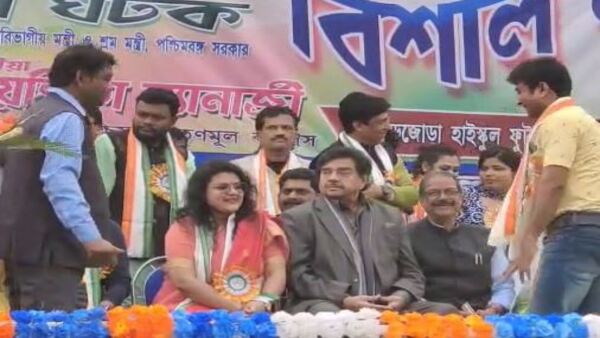 দিলীপ-সৌমিত্র-শুভেন্দুকে নিশানা দিলীপ-সৌমিত্র-শুভেন্দুকে নিশানা