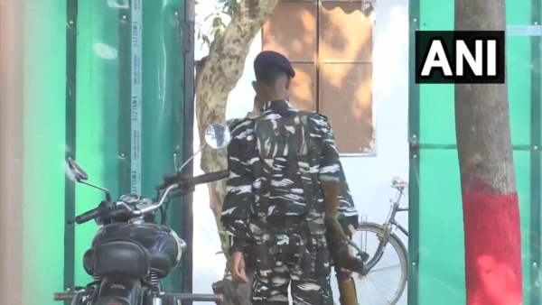 কংগ্রেসের অধিবেশনের আগে তল্লাশিতে প্রশ্ন