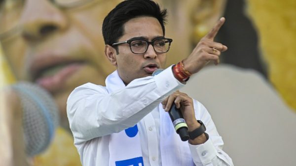 অন্যমেজাজে অভিষেক