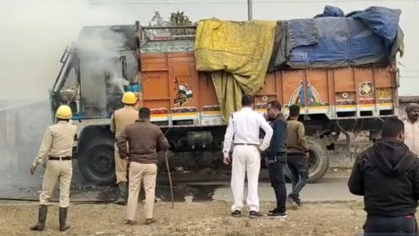  ট্রাক বাইকে থাকা তিন আরোহীকে সজোরে ধাক্কা মারে