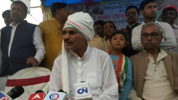মমতা বন্দ্যোপাধ্যায়ের আদরের খোকা মমতা বন্দ্যোপাধ্যায়ের আদরের খোকা