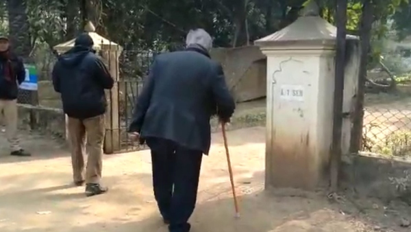  এরপরেও জমি বিতর্ক শেষ হয়নি।