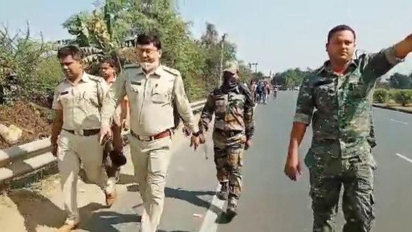 অভিনেত্রী ইশা আলিয়াকে ঘুমন্ত অবস্থায় খুন করে স্বামীই