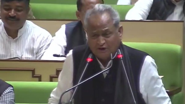 ভুল বাজেট পড়লেন গেহলট ভুল বাজেট পড়লেন গেহলট