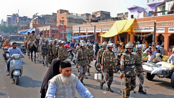 রাস্তাটি কমপক্ষে ১২ মিটার চওড়া হওয়া উচিত 