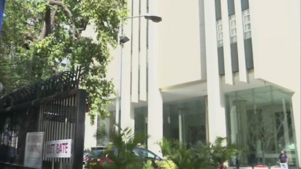 দায় এড়িয়েছে 